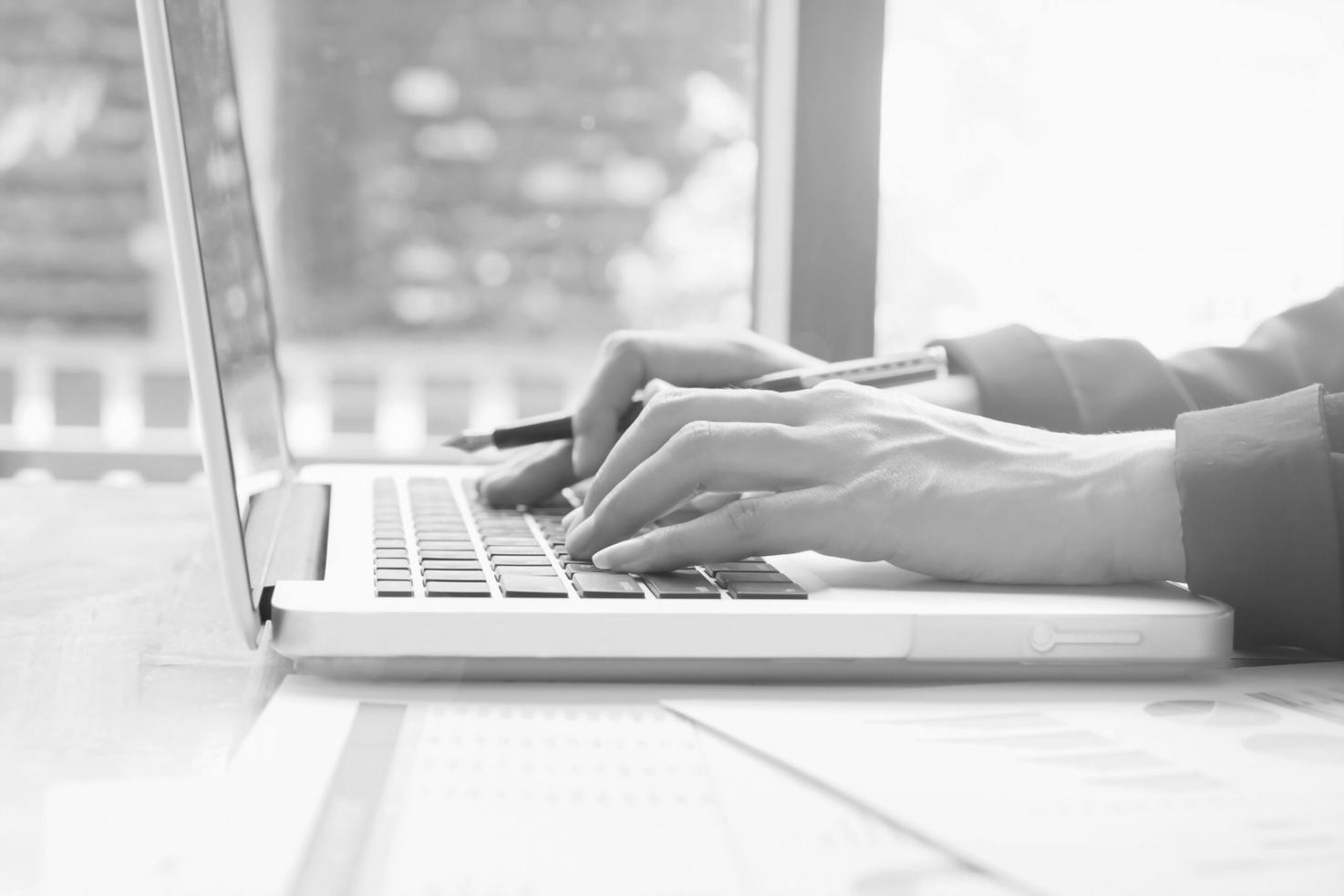 SEO Content Strategy Workshop mit Laptop und Analysedaten